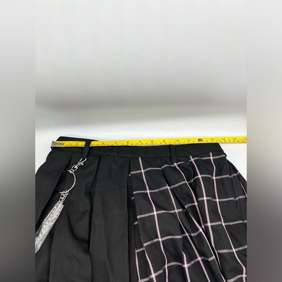 Hot Topic Black & Pink Plaid Split Pleated Skirt with chain - Picture 4 of 7